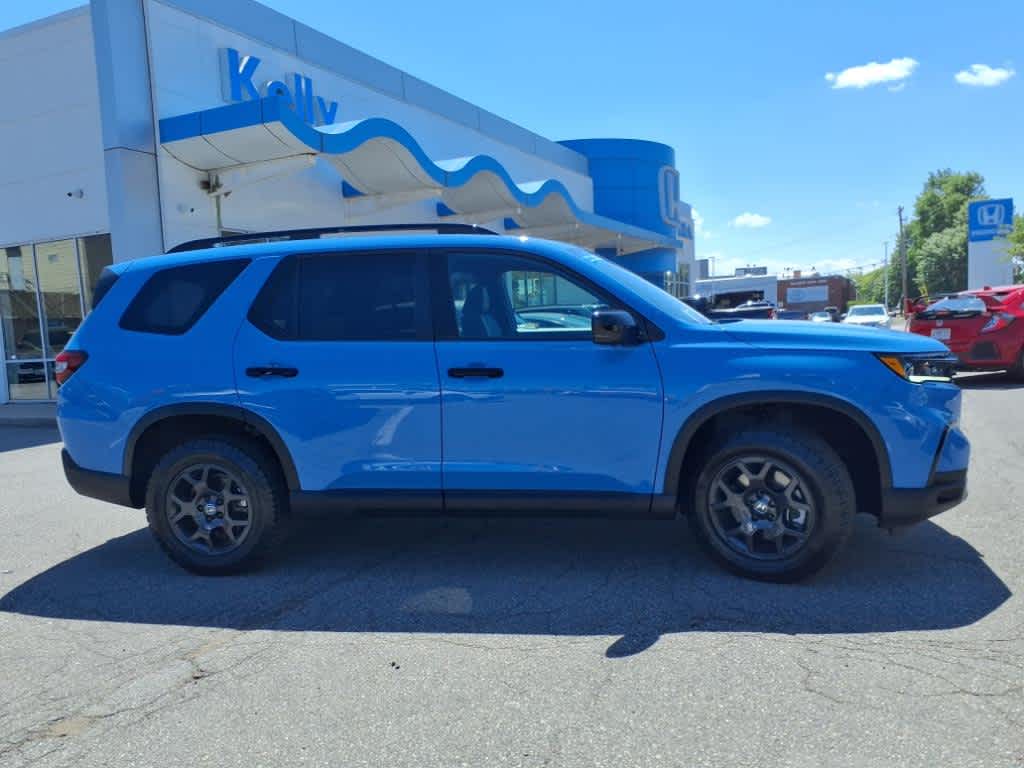 2025 Honda Pilot TrailSport photo 2