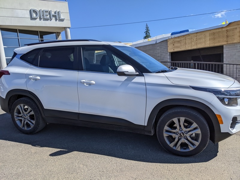 2023 Kia Seltos S photo 2