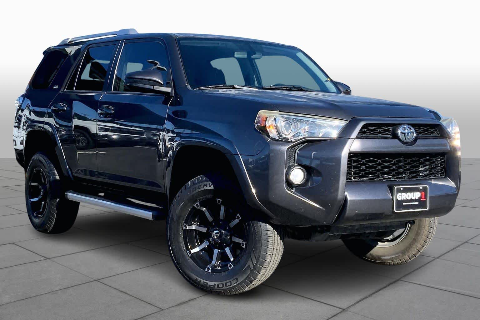 2014 Toyota 4Runner SR5 photo 2