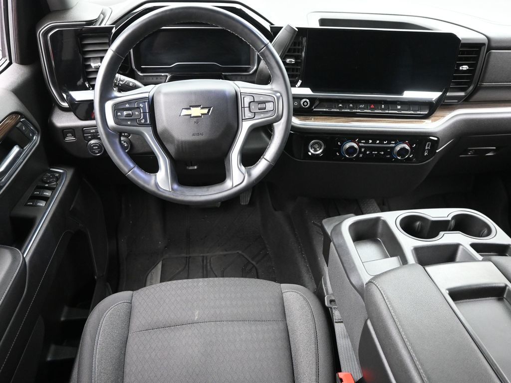 2023 Chevrolet Silverado 1500 LT photo 9