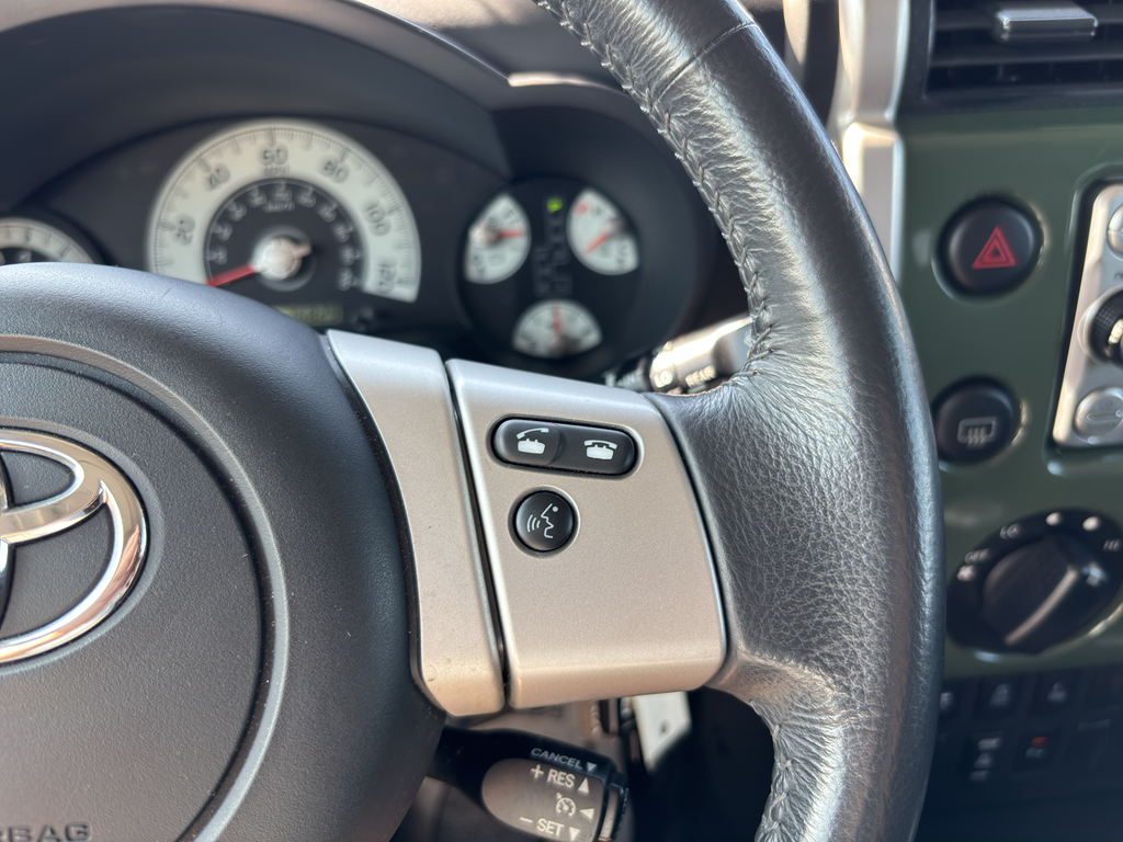 2014 Toyota FJ Cruiser Base photo 30
