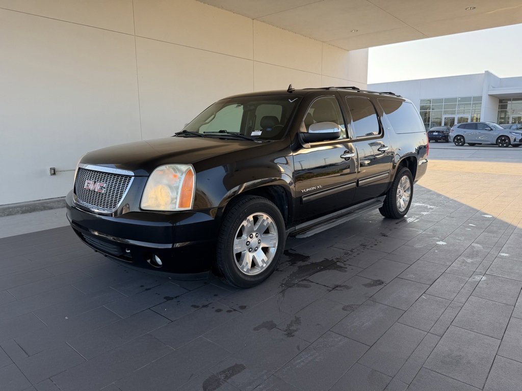 2011 GMC Yukon XL SLT's photo