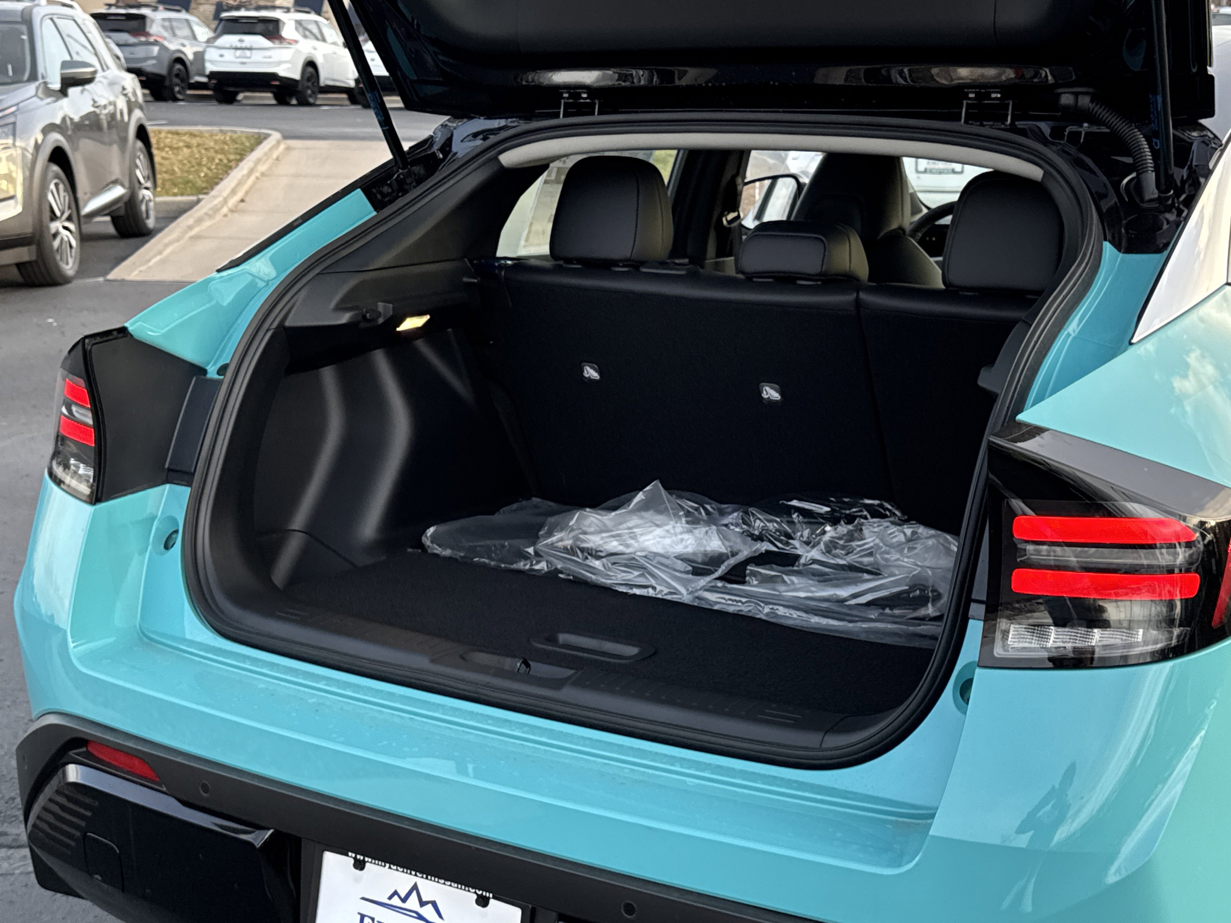 2026 Nissan Leaf SV photo 2