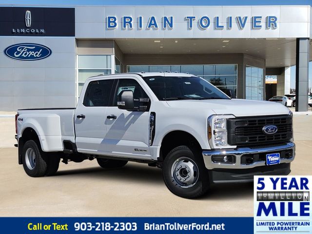 2026 Ford F-350 Super Duty XL's photo