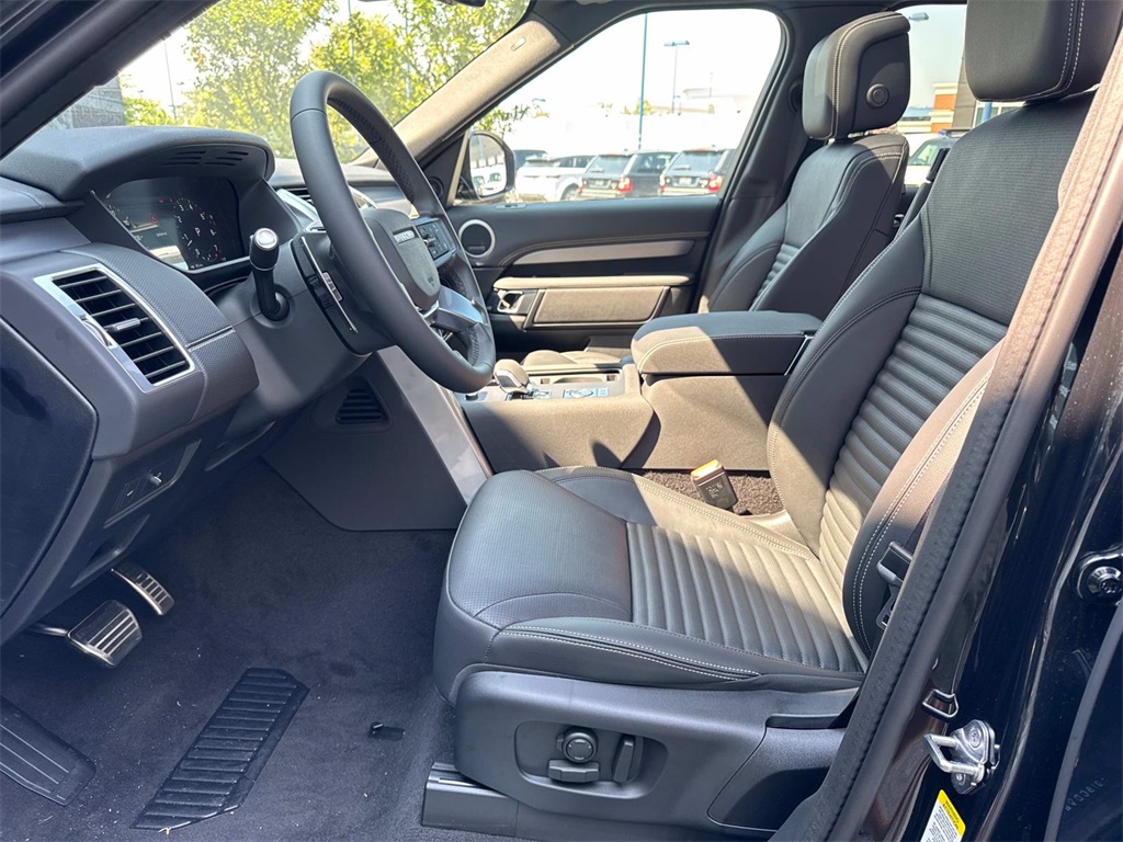 2025 Land Rover Discovery SE photo 20