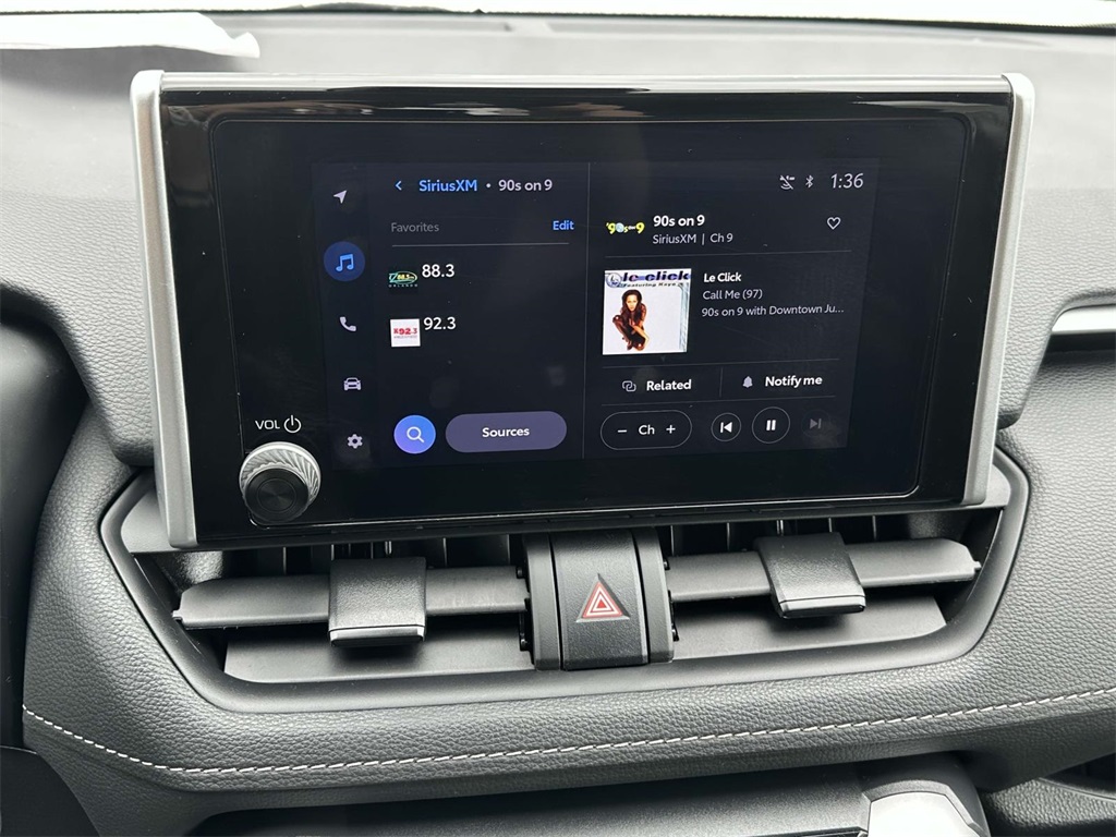 2024 Toyota RAV4 Hybrid LE photo 18