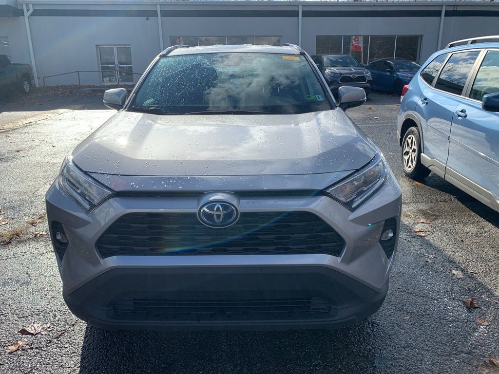 2021 Toyota RAV4 Hybrid XLE photo 2