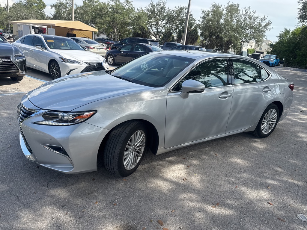 2017 Lexus ES 350 photo 3