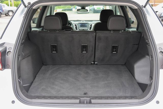 Used 2023 Summit White Chevrolet LT image 9