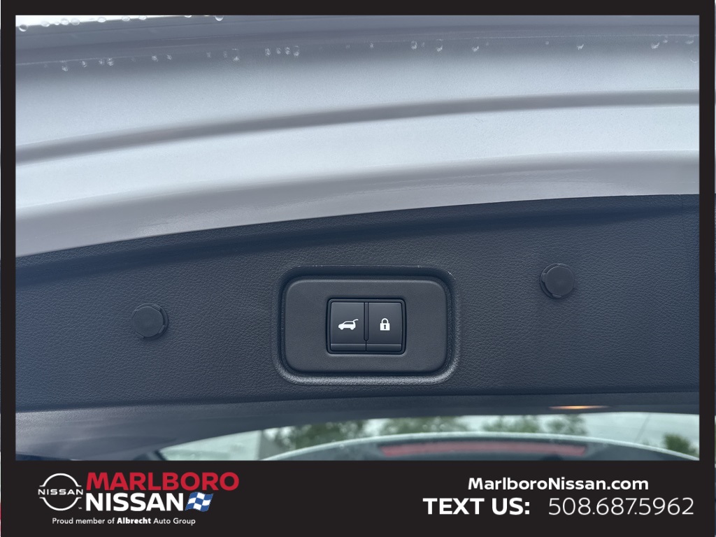 2025 Nissan Pathfinder SL photo 7