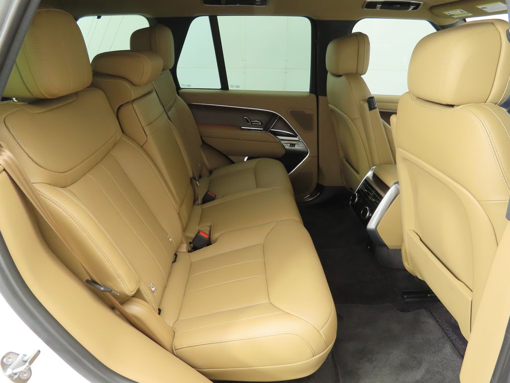 2025 Land Rover Range Rover SE photo 19