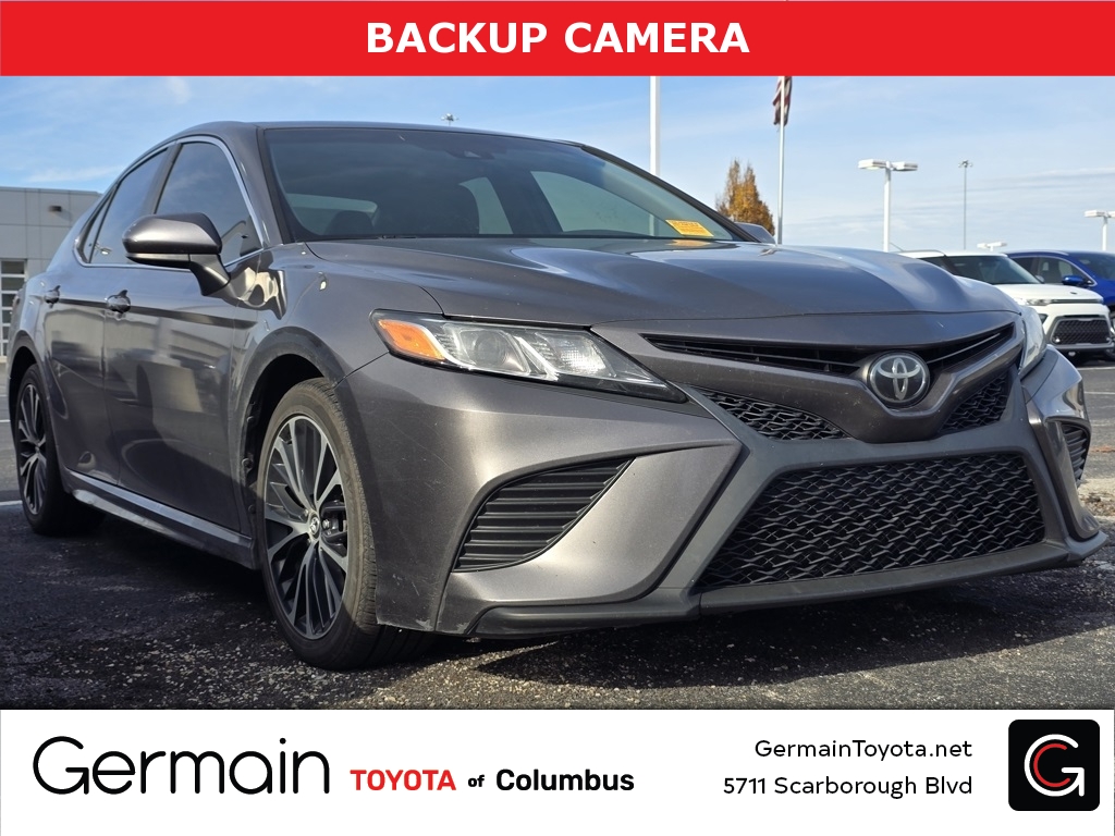 2018 Toyota Camry SE's photo
