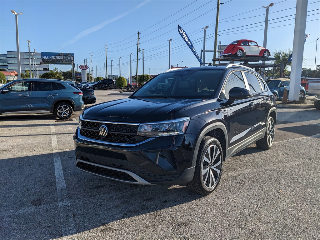 2024 Volkswagen Taos SE photo 3