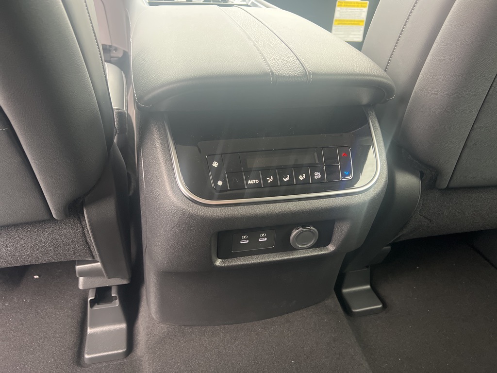2025 Nissan Armada SV photo 12