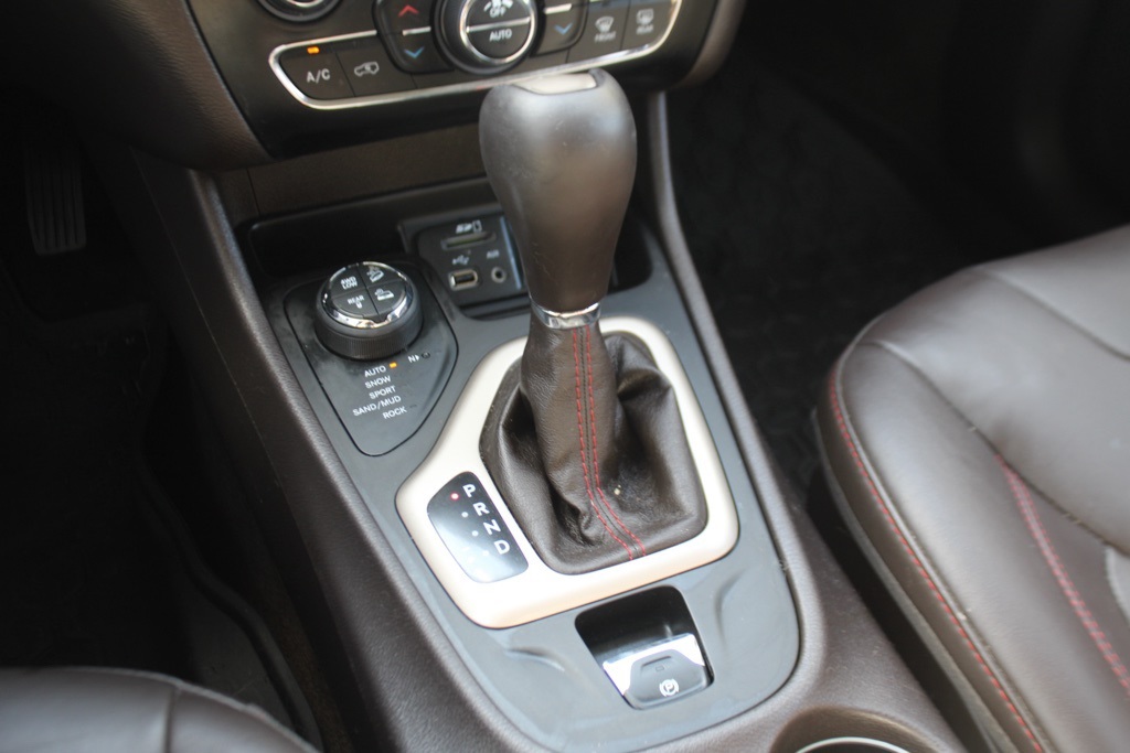 2016 Jeep Cherokee Trailhawk photo 25