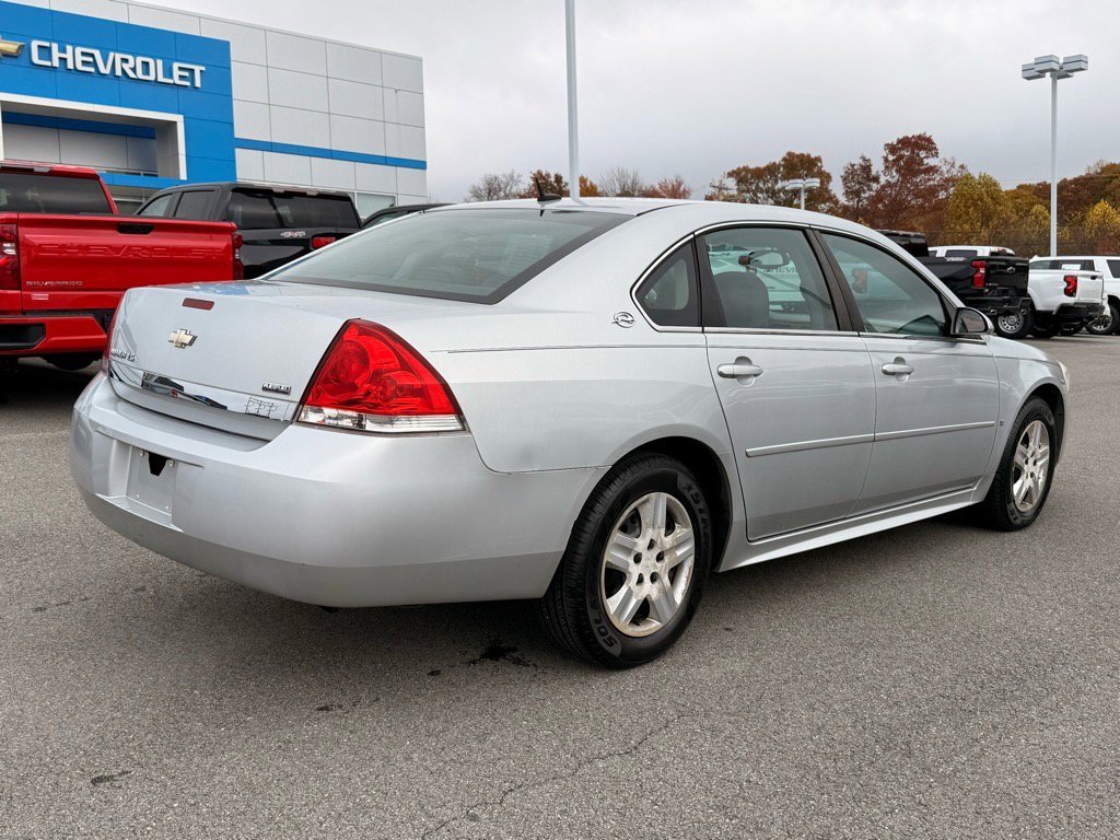 2009 Chevrolet Impala LS photo 3