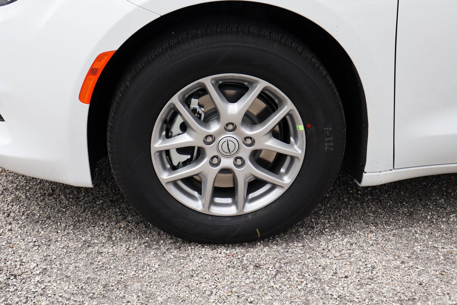 2025 Chrysler Voyager LX photo 4