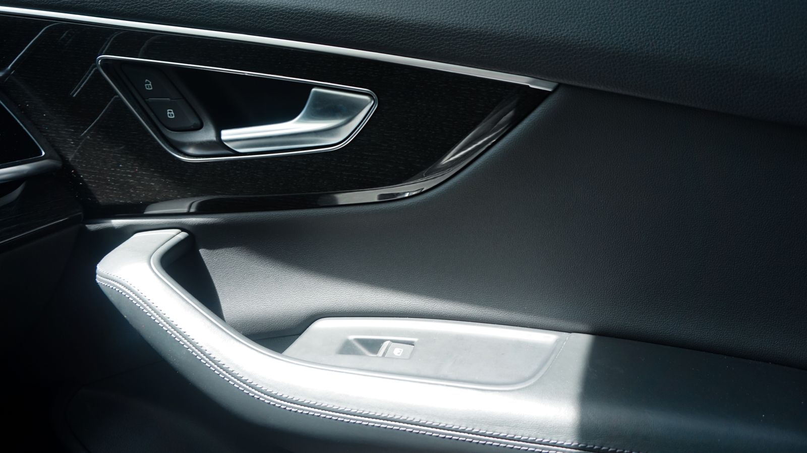 2021 Audi Q7 55 Premium Plus photo 24