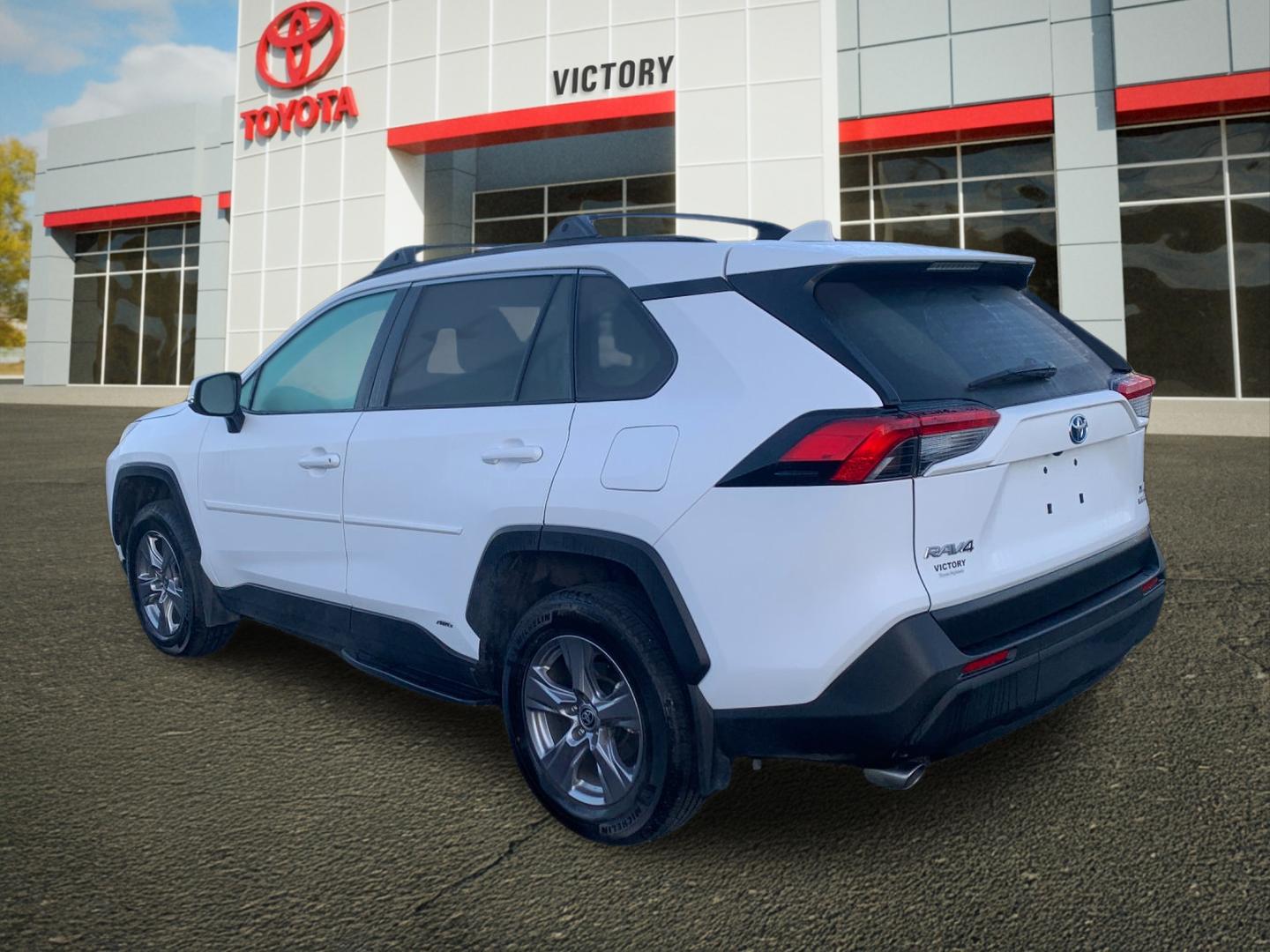 2024 Toyota RAV4 Hybrid XLE photo 4