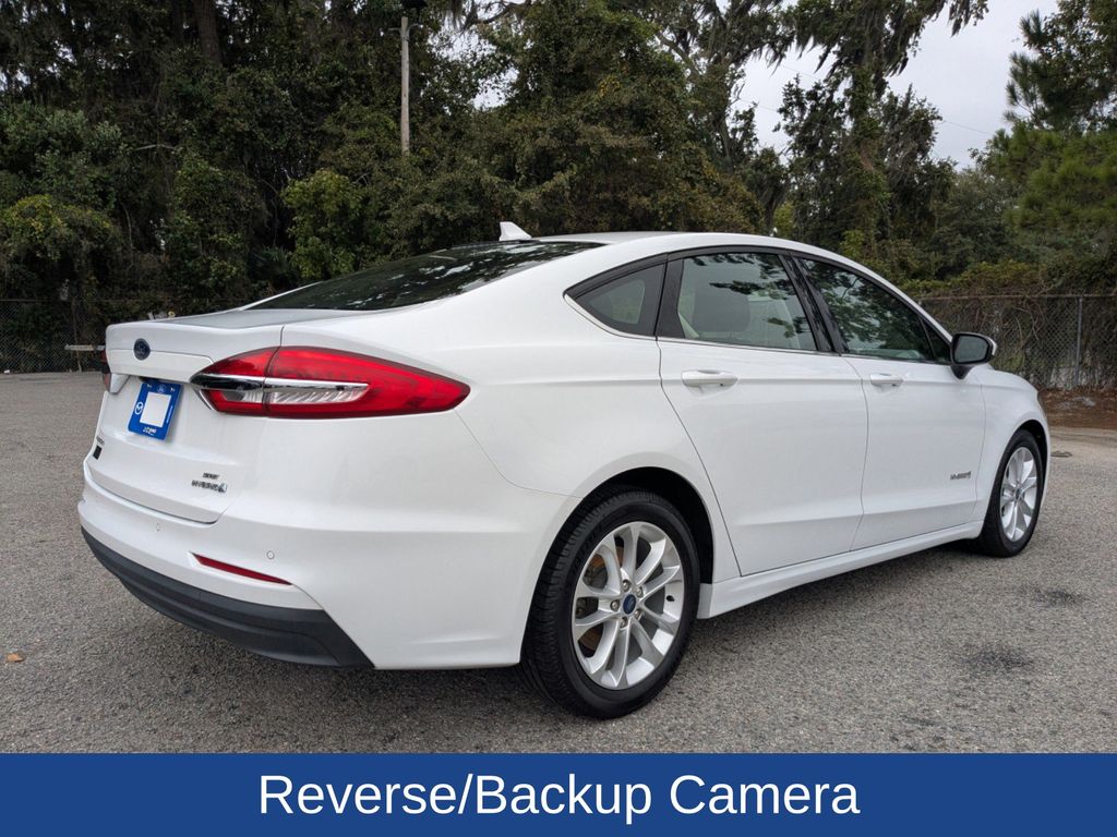 2019 Ford Fusion Hybrid SE photo 3