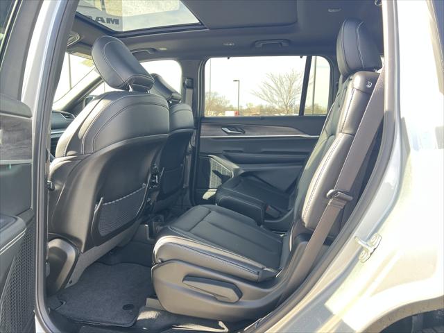 2025 Jeep Grand Cherokee Limited photo 15
