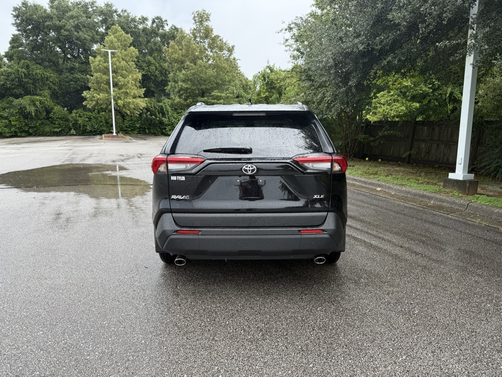 2025 Toyota RAV4 XLE photo 5