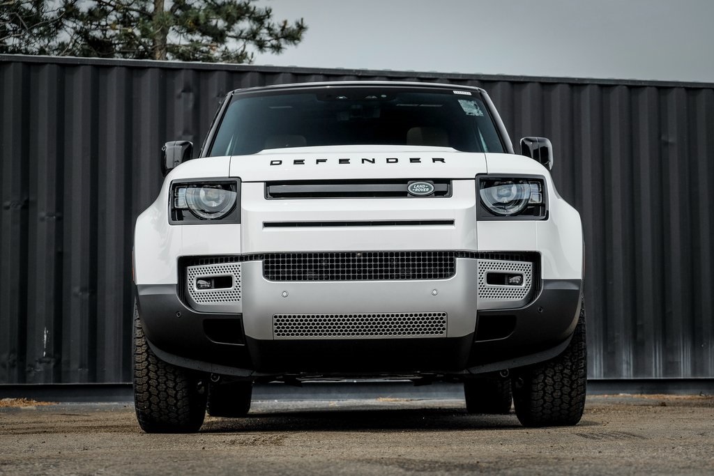 2025 Land Rover Defender 110 S photo 5