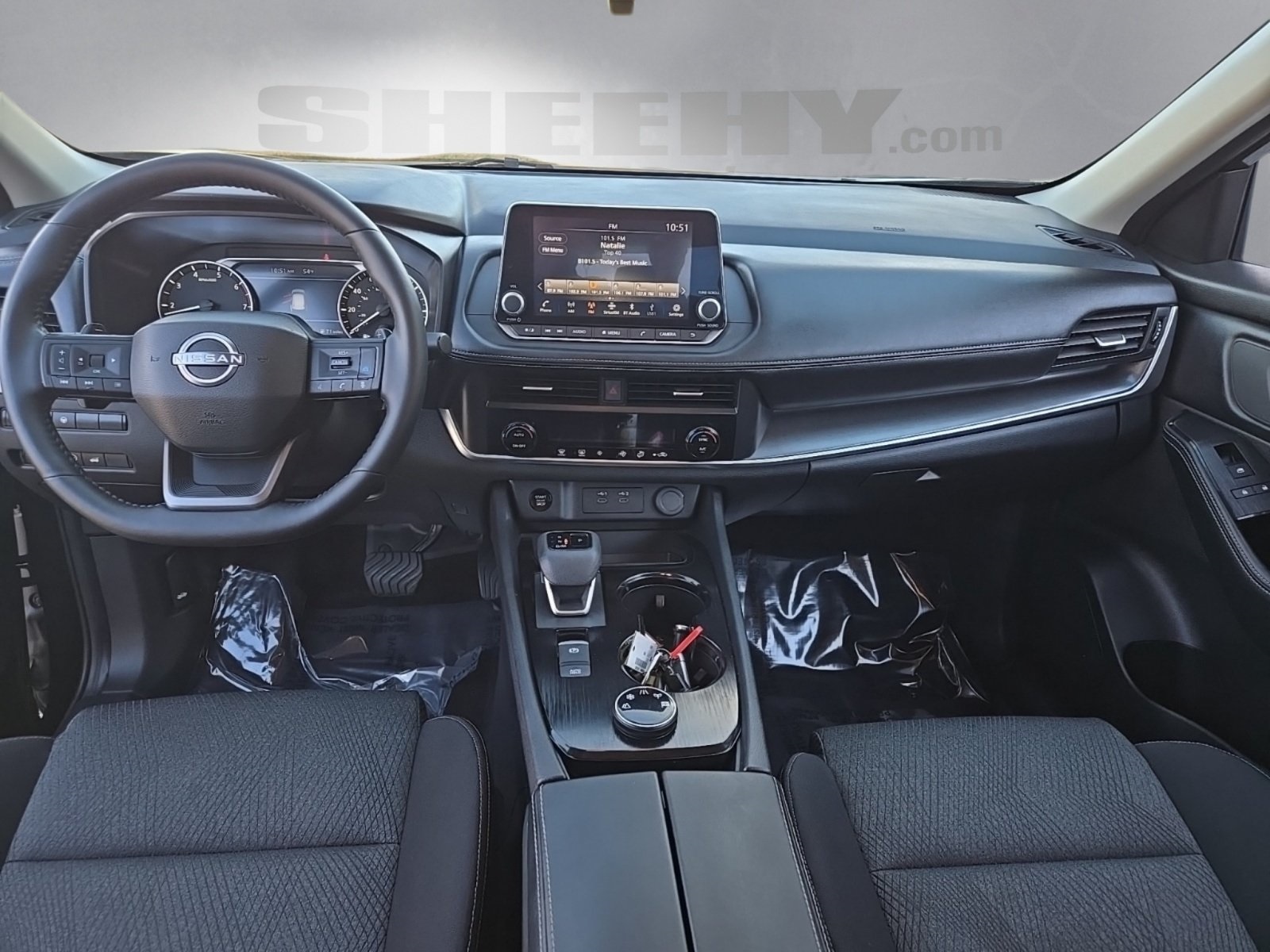 2025 Nissan Rogue SV photo 3