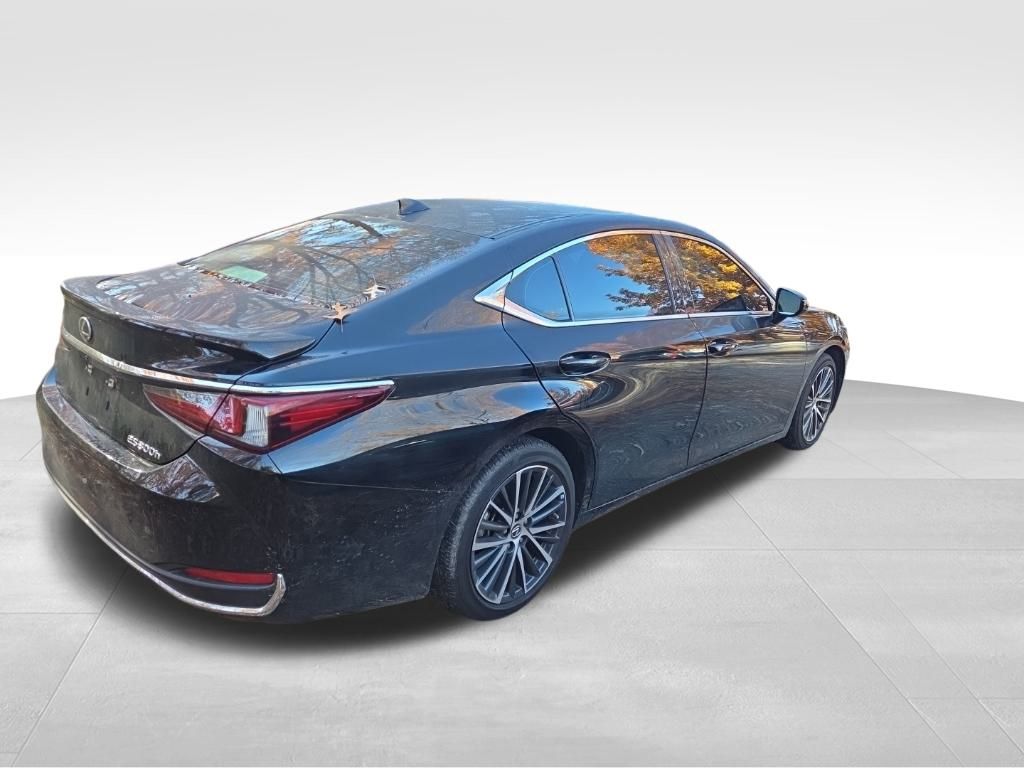 2023 Lexus ES 300h photo 3