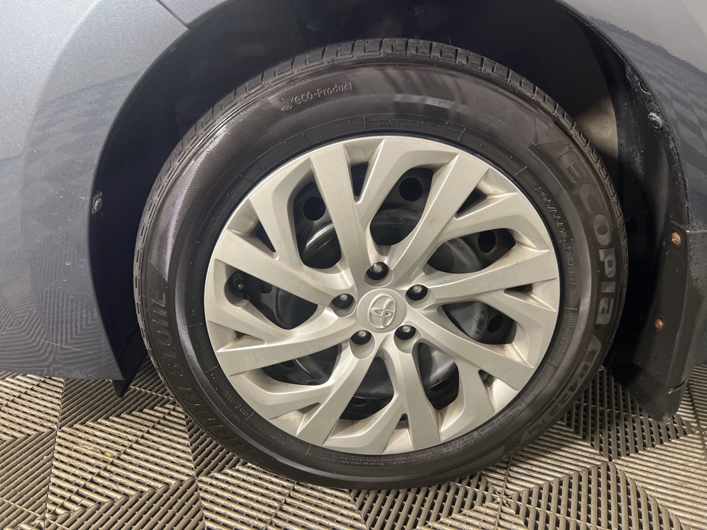 2019 Toyota Corolla LE photo 13