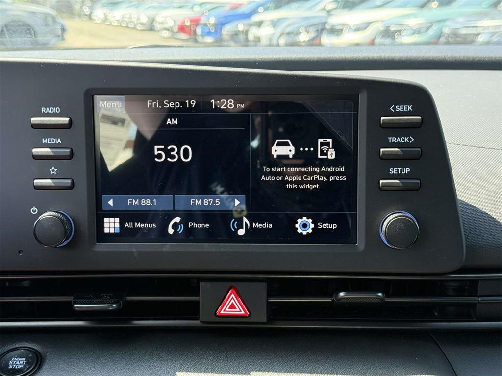 2025 Hyundai Elantra SEL Sport photo 3