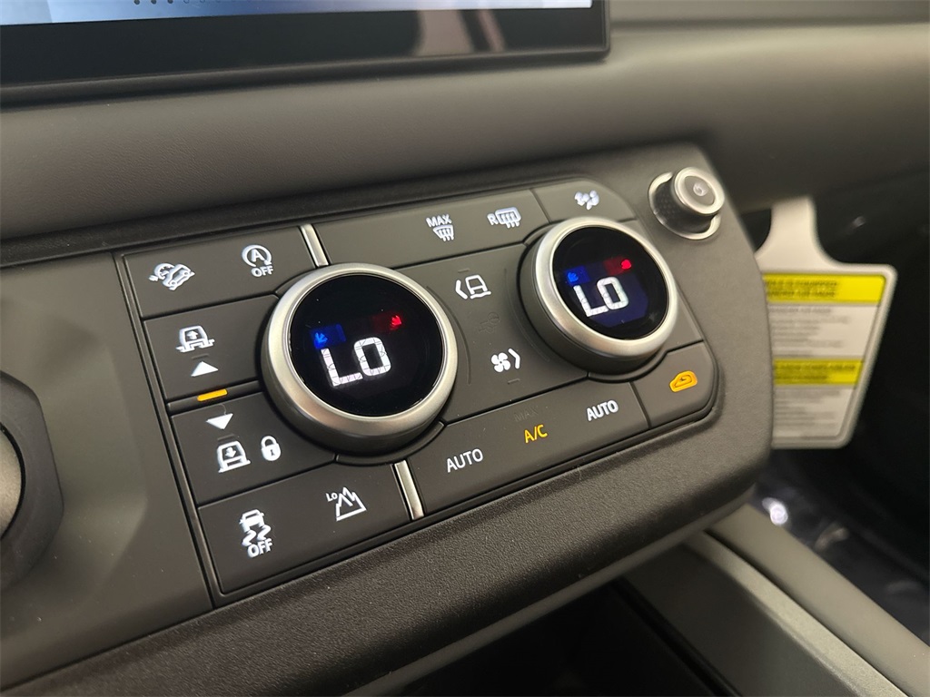 2025 Land Rover Defender 110 S photo 12