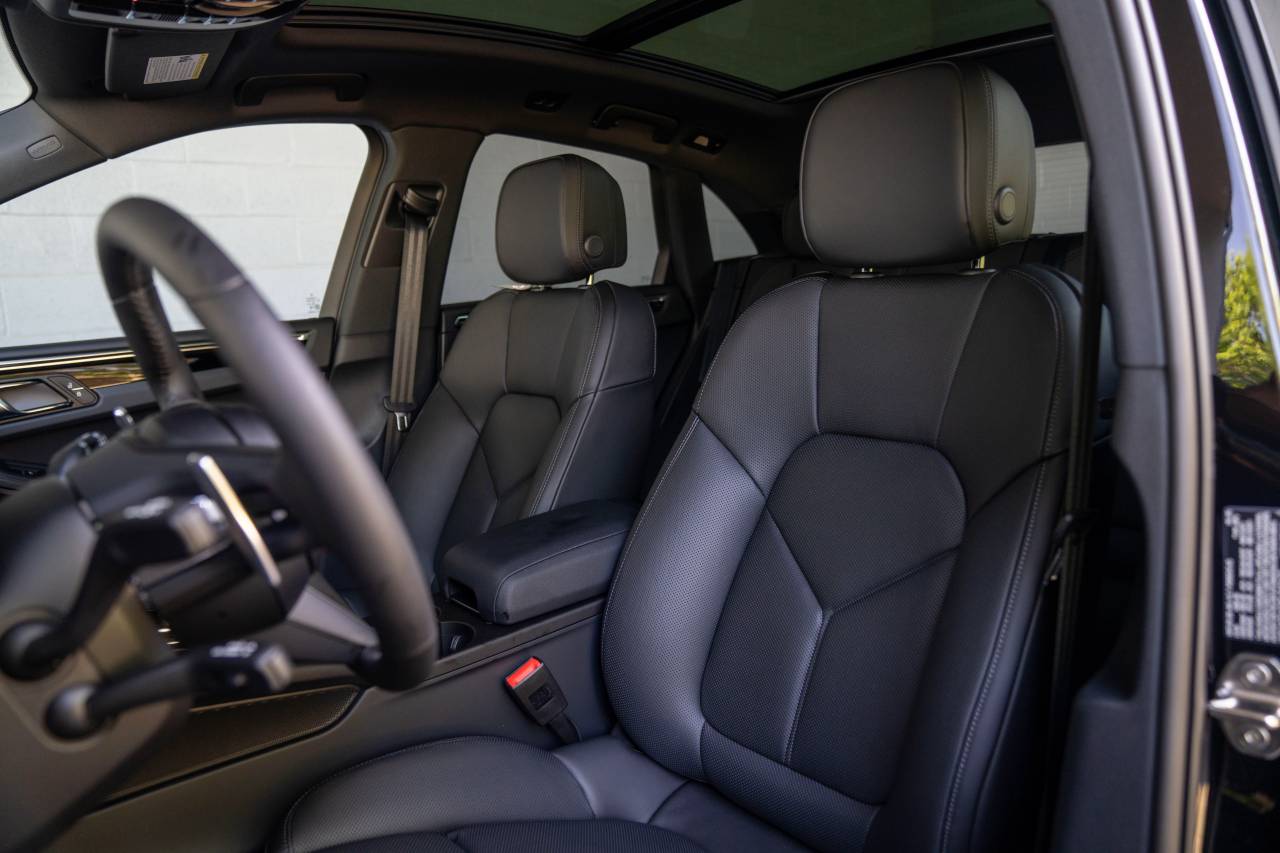2025 Porsche Macan S photo 5
