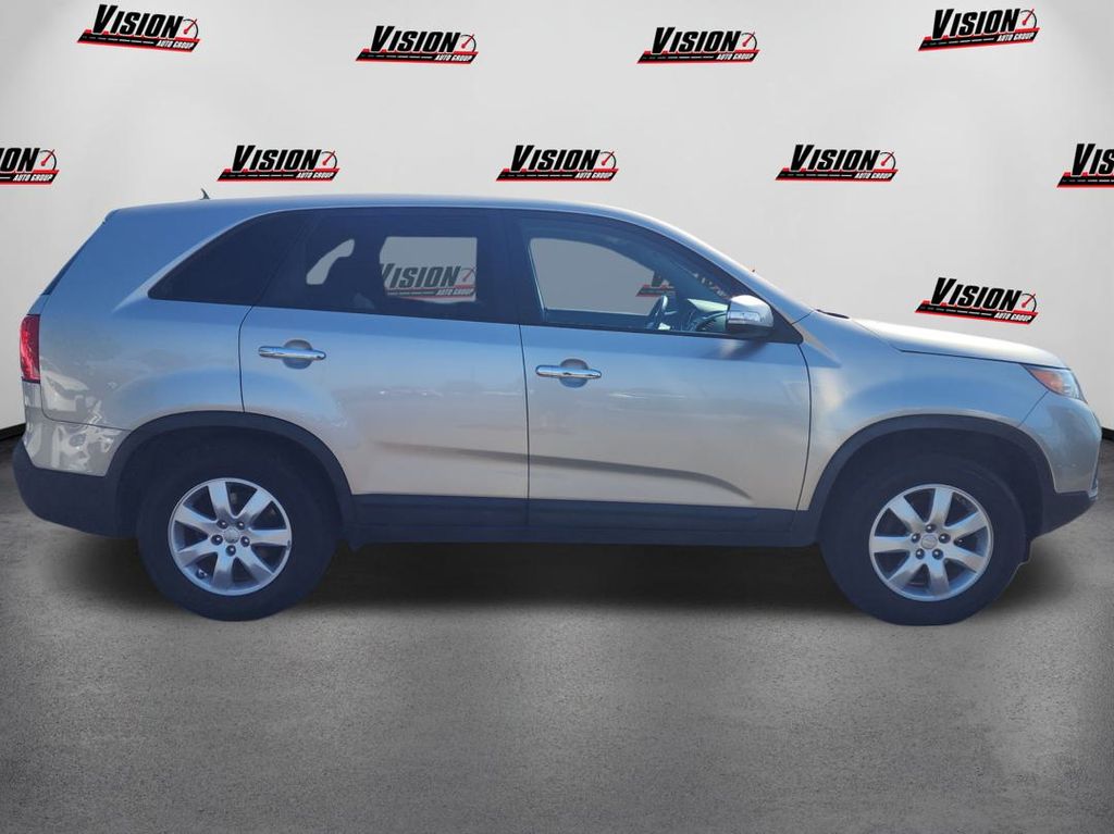 2013 Kia Sorento LX photo 2