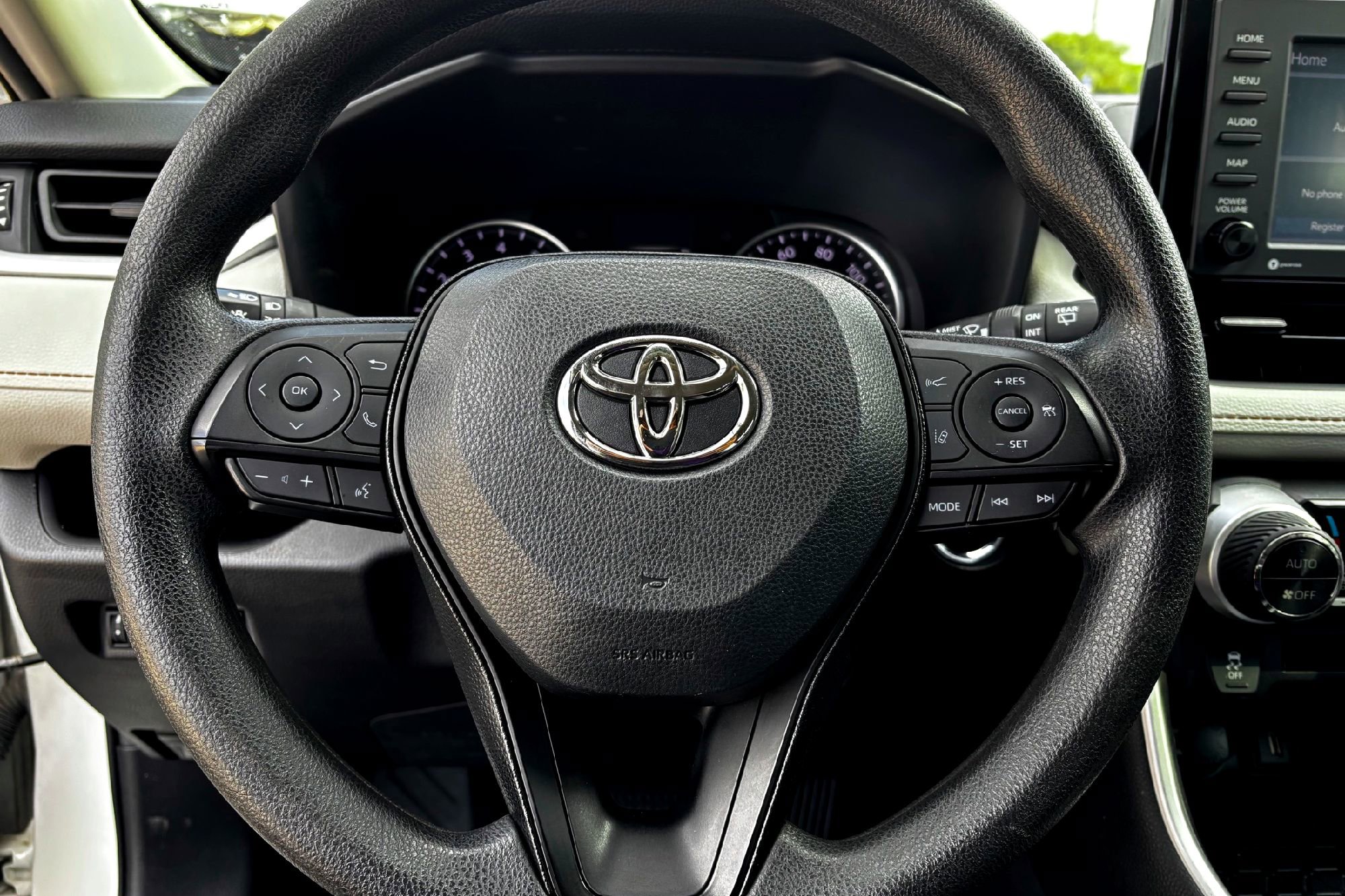 2021 Toyota RAV4 XLE photo 9
