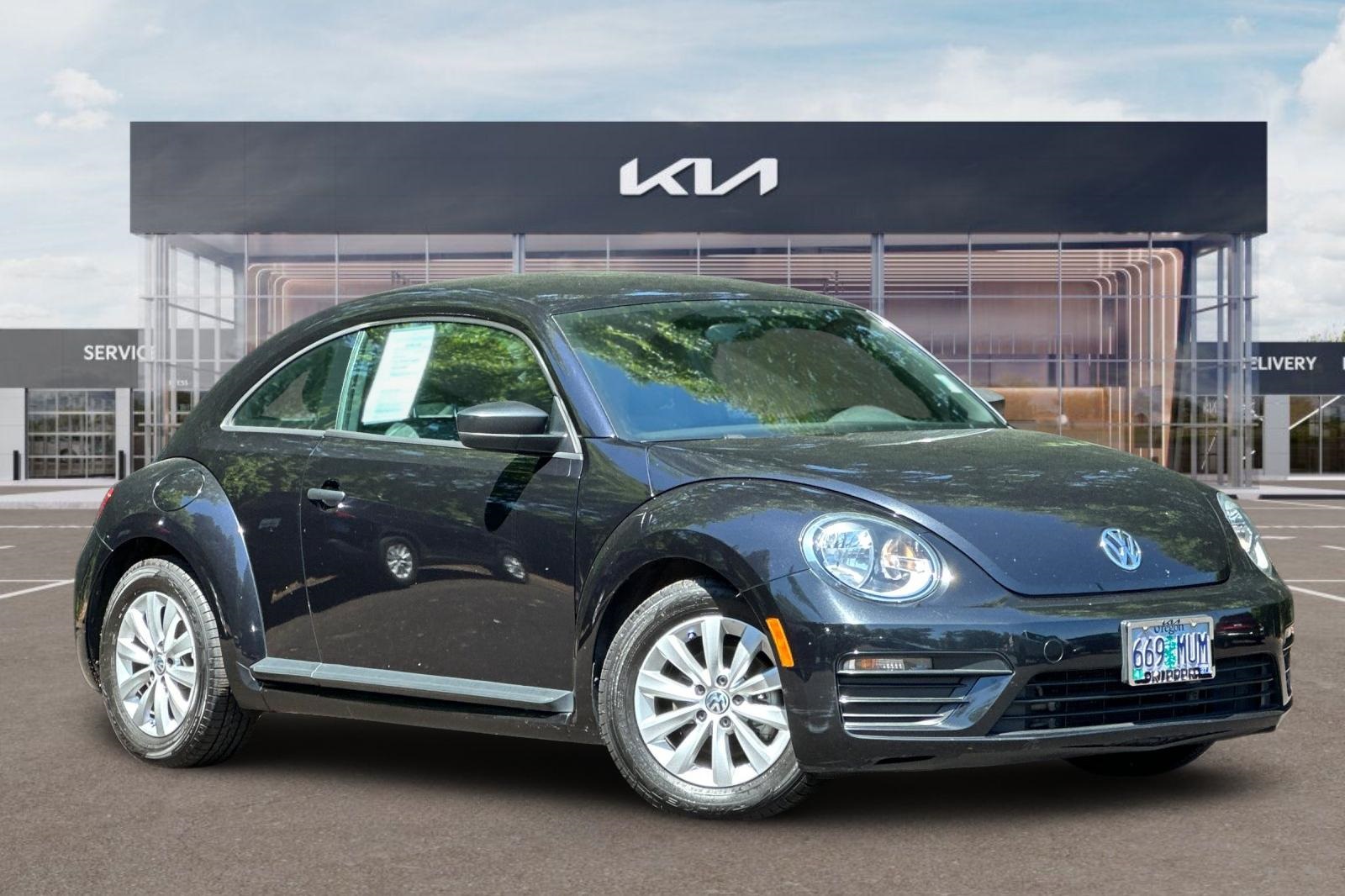 2018 Volkswagen Beetle S photo 2
