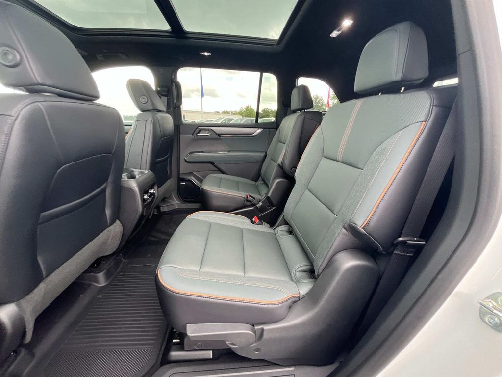 2026 Gmc Acadia AT4 photo 9