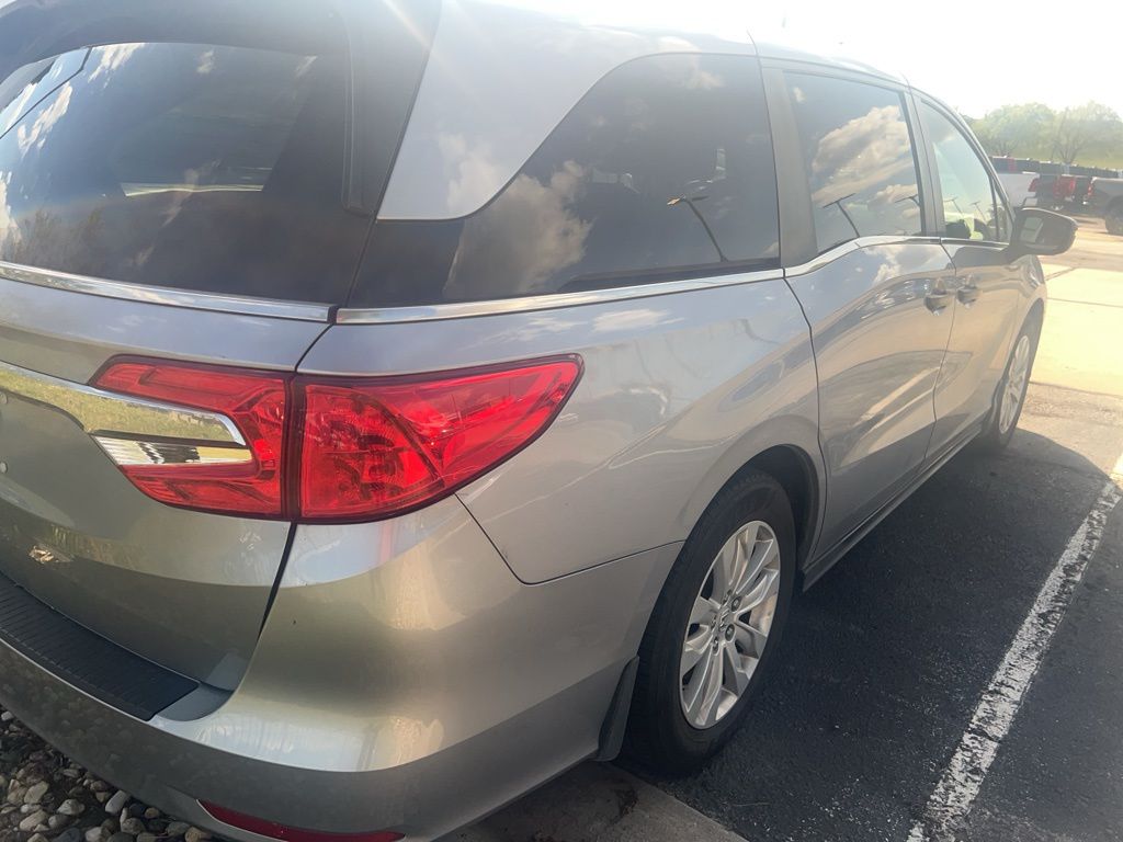 2019 Honda Odyssey LX photo 3