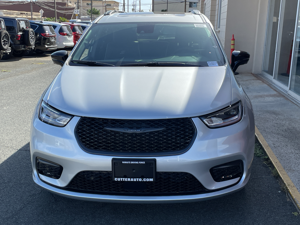 2026 Chrysler Pacifica Limited's photo