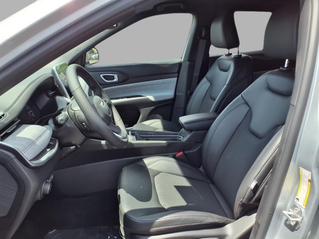 2025 Jeep Compass North Edition Latitude photo 18