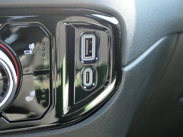 2025 Chevrolet Silverado 1500 LT photo 20