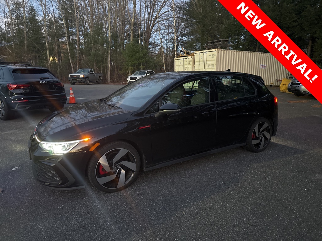 2022 Volkswagen Golf GTI SE's photo