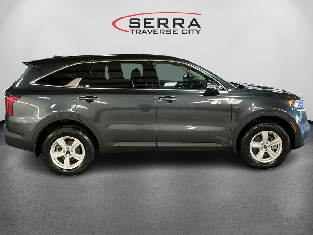 2022 Kia Sorento LX photo 4