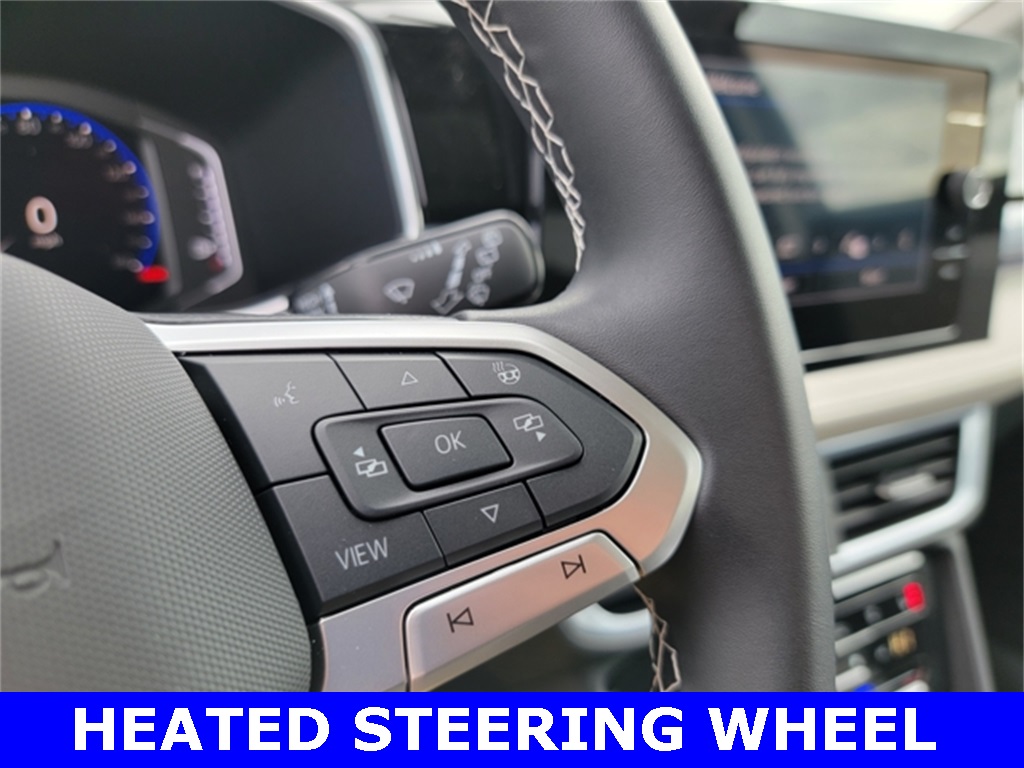 2025 Volkswagen Taos SEL photo 4