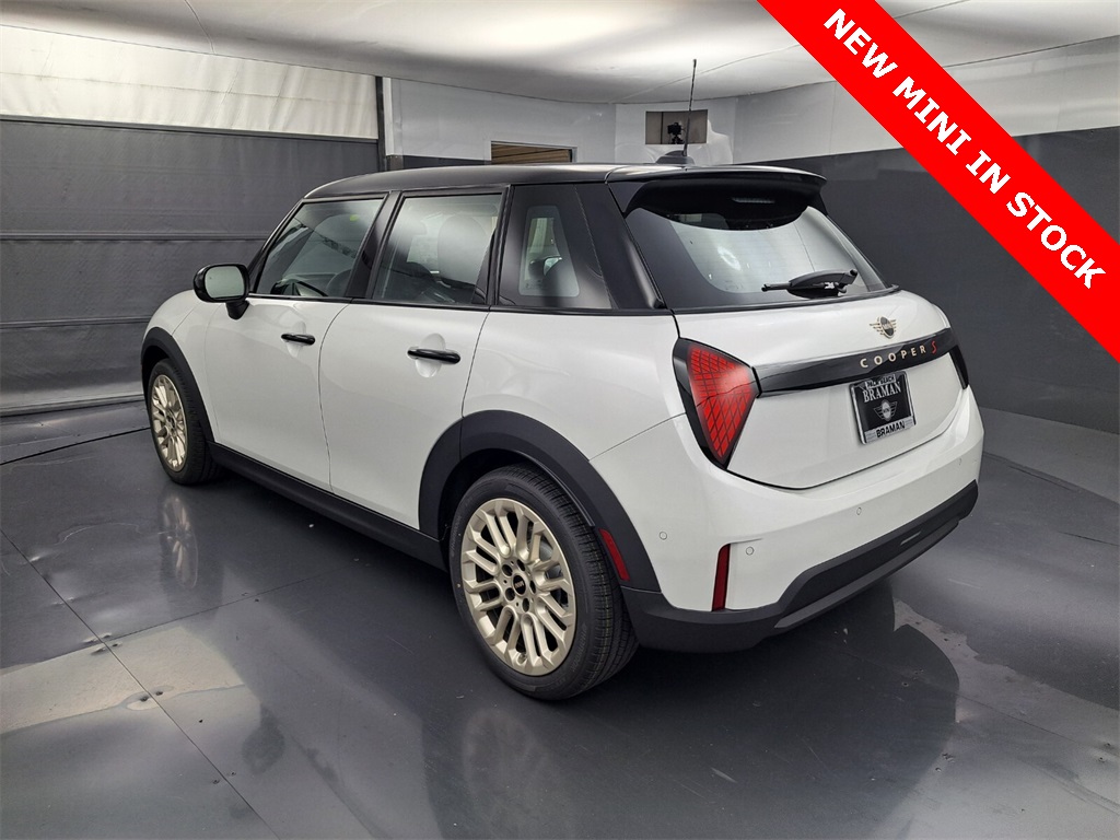 2025 Mini Cooper 4 Door Hardtop Signature photo 3