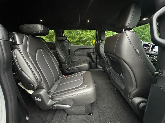 2026 Chrysler Pacifica photo 31