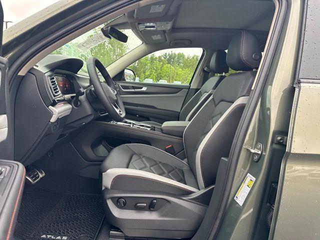 2025 Volkswagen Atlas Peak Edition SE photo 16
