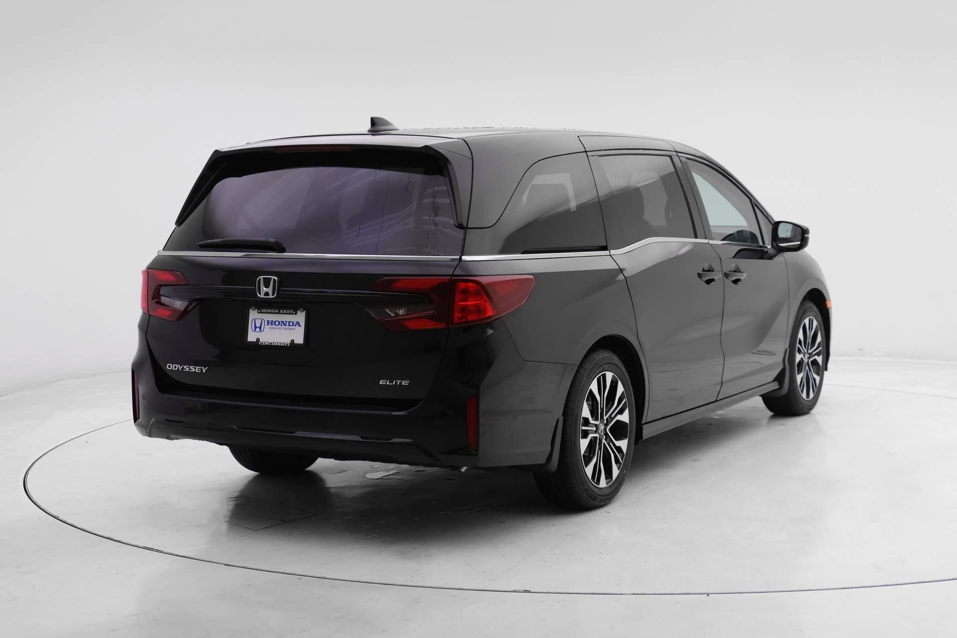 2026 Honda Odyssey Elite photo 2