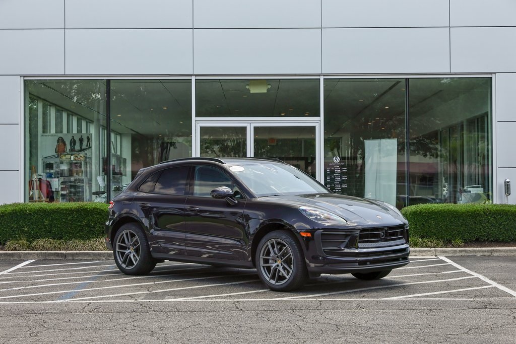 2025 Porsche Macan T photo 6