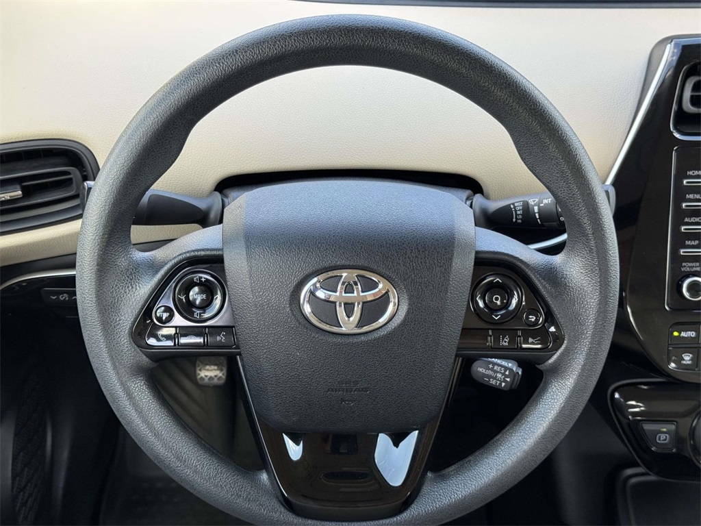2021 Toyota Prius LE photo 18